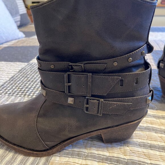 Mossimo Booties - 7.5 - Picture 4 of 7